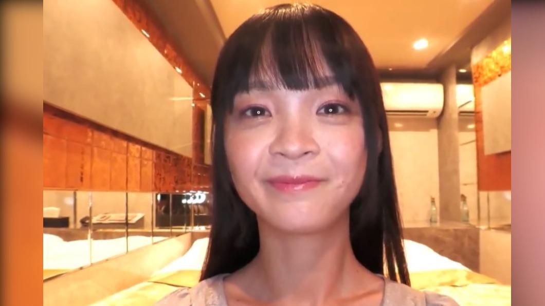 有網友公開影片截圖和海報對比照,片商立刻被網友轟「封面詐欺」。(圖/翻攝自X)