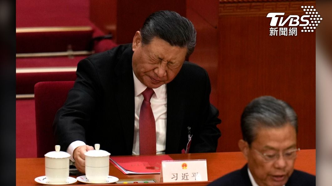 面露痛苦的習近平。(圖/達志影像美聯社)