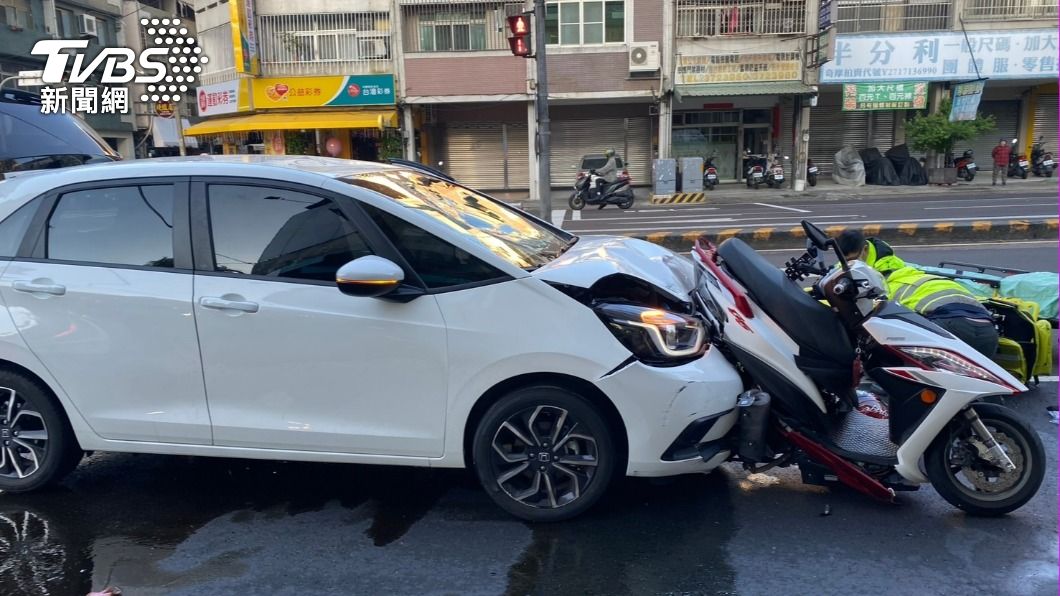 心碎！台中工程師停等紅燈遭租賃車追撞腦死　家屬忍痛拔管