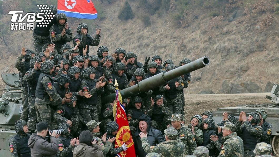 檢驗朝軍實戰能力 金正恩視察坦克部隊