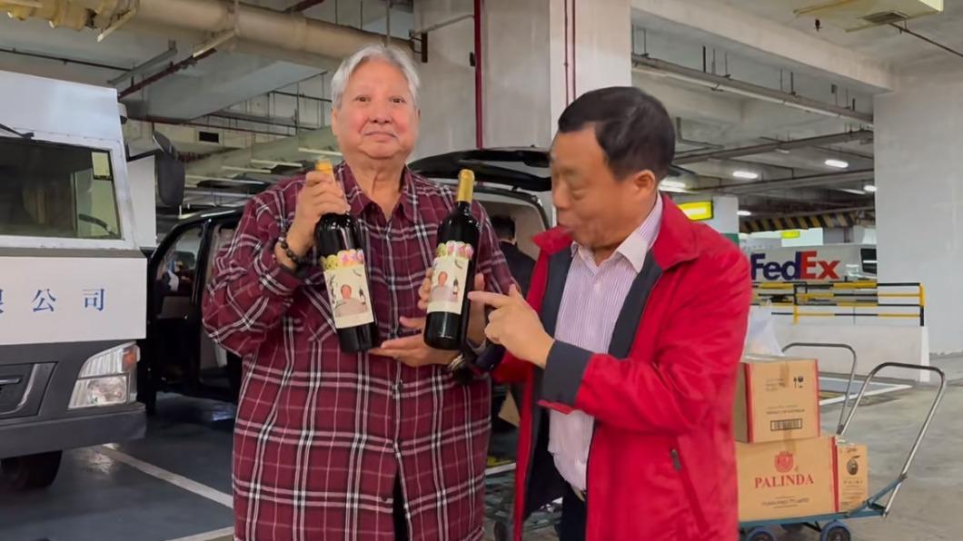 72歲洪金寶「慘坐輪椅」!驚爆膝蓋壞了 暴瘦照全流出