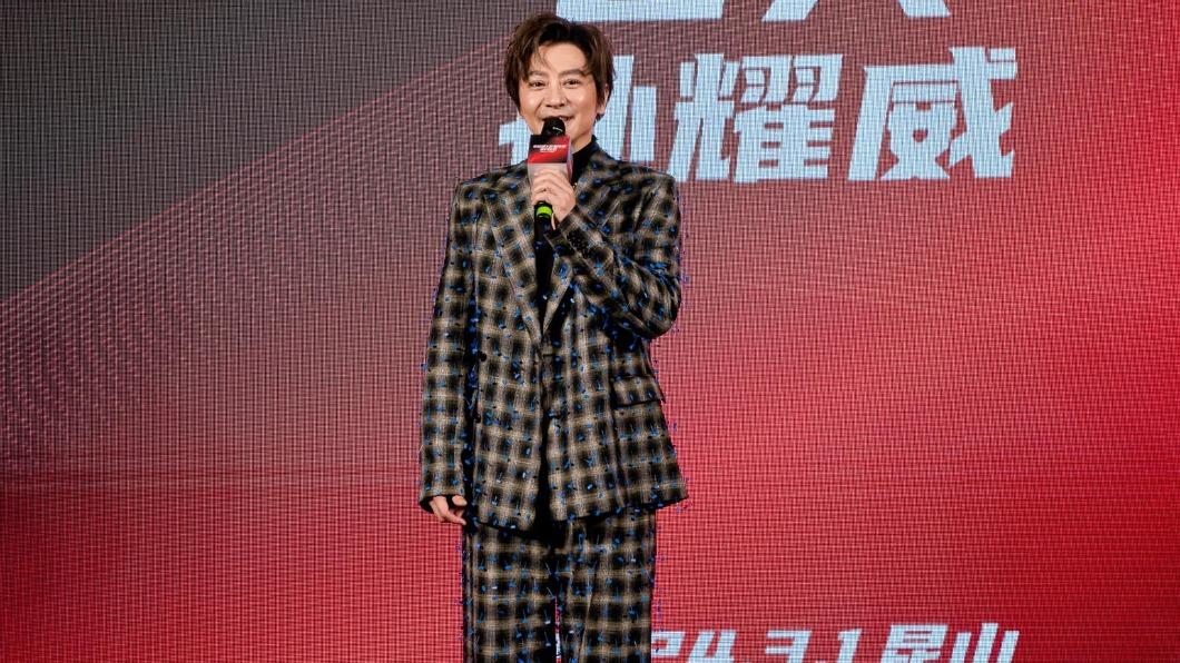 孫耀威來不及見恩師最後一面,悲痛表示「為什麼不多等我一天」。(圖/翻攝自孫耀威臉書)