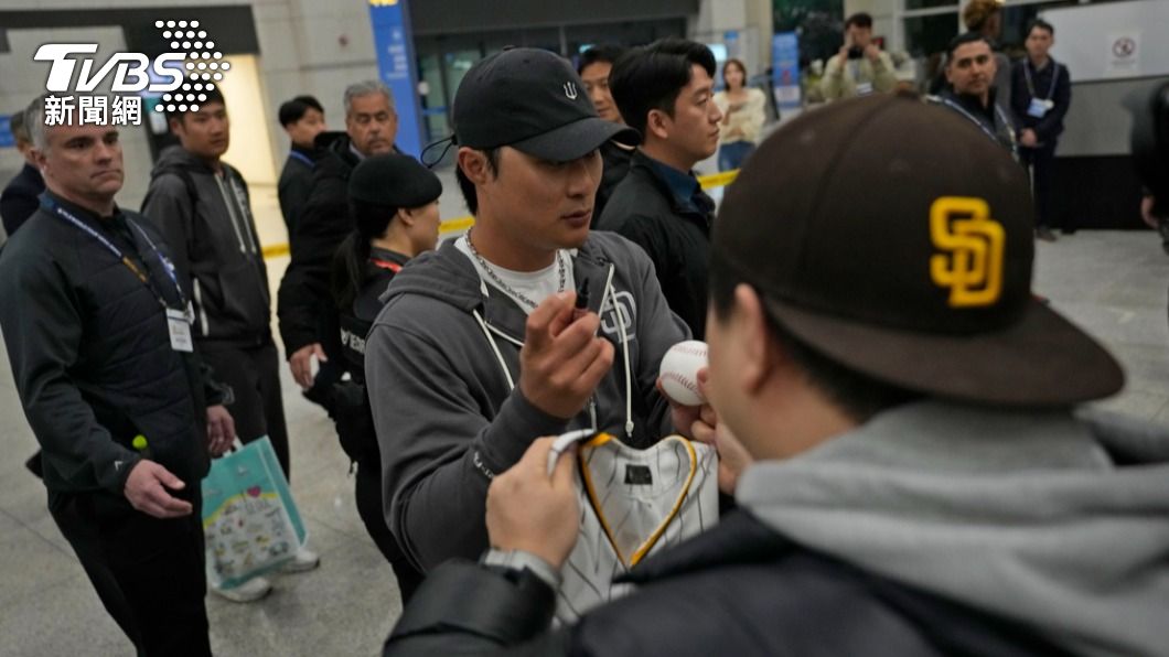 MLB/海外開幕戰!早大谷一步抵首爾 教士金河成、達比修獲熱情接機