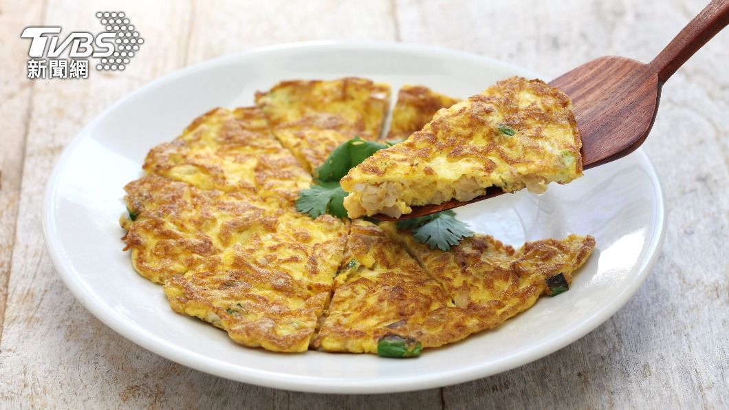 菜脯蛋最常用來配飯、配粥。(示意圖/shutterstock達志影像)