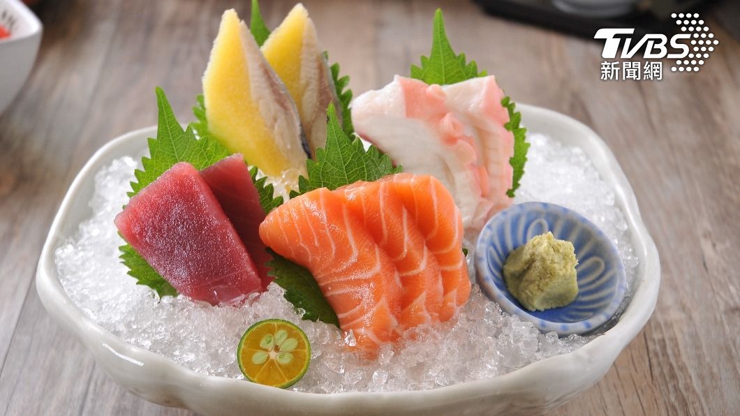 熱炒店的生魚片相較便宜,因此受到顧客喜愛。(示意圖/shutterstock達志影像)