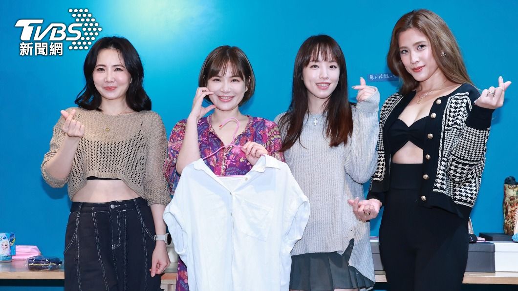 謝忻(左起)、陳沂、朱蕾安、Lydia舉辦「假面閨蜜真心公益二手義賣會」。(圖/黃城碩攝)
