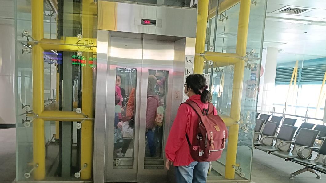 快訊/員林車站月台電梯故障!多人「受困電梯內40分鐘」