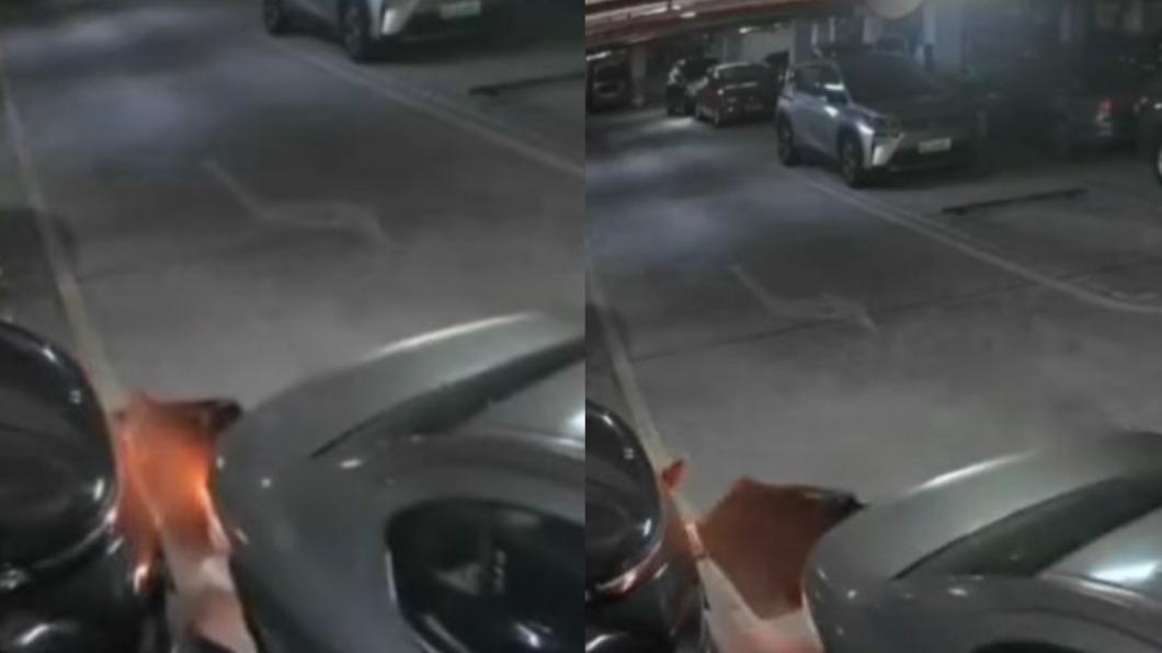女駕駛因撞到一旁車輛，後方保險桿掉落。（圖／翻攝自爆料公社）