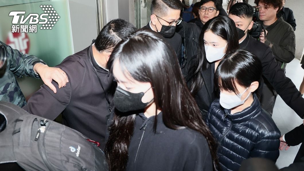 小S和許雅鈞的3個女兒，老大許曦文（左起）、老三許曦恩、老二許韶恩。（圖／趙世平攝）