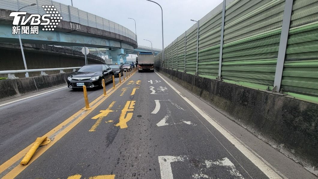 肇事的聯結車。(圖/TVBS)