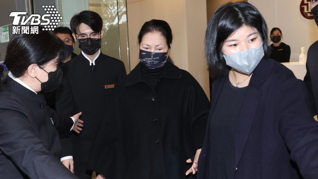 小S公公心肌梗塞猝逝!告別式遺孀哭腫雙眼「無遺憾」 徐媽搥胸心疼女兒