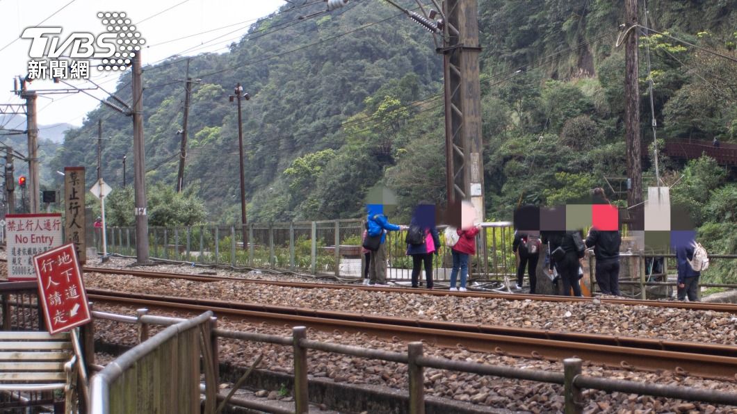 遊客走捷徑進入鐵道區,全程遭人拍下,提出檢舉。