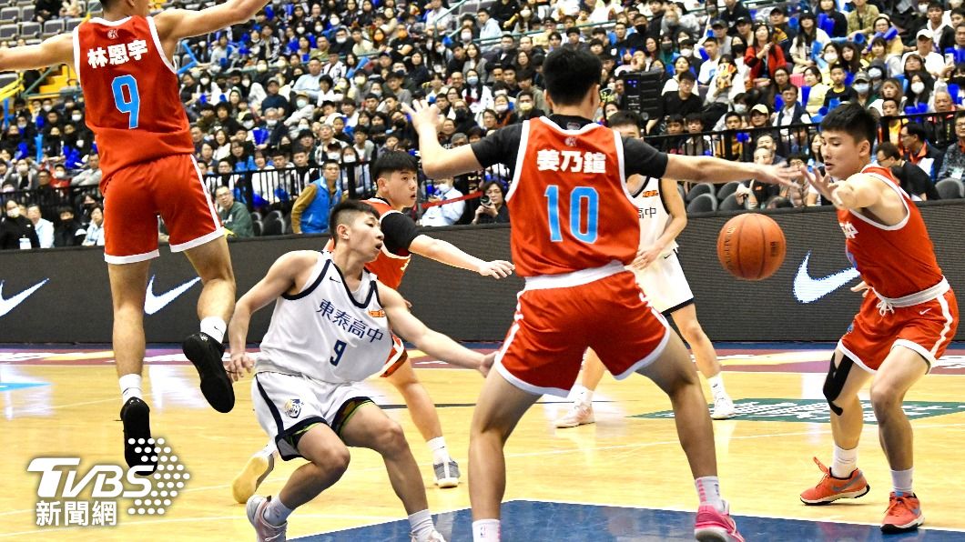 東泰高中對上光復高中。(圖/胡瑞麒攝)