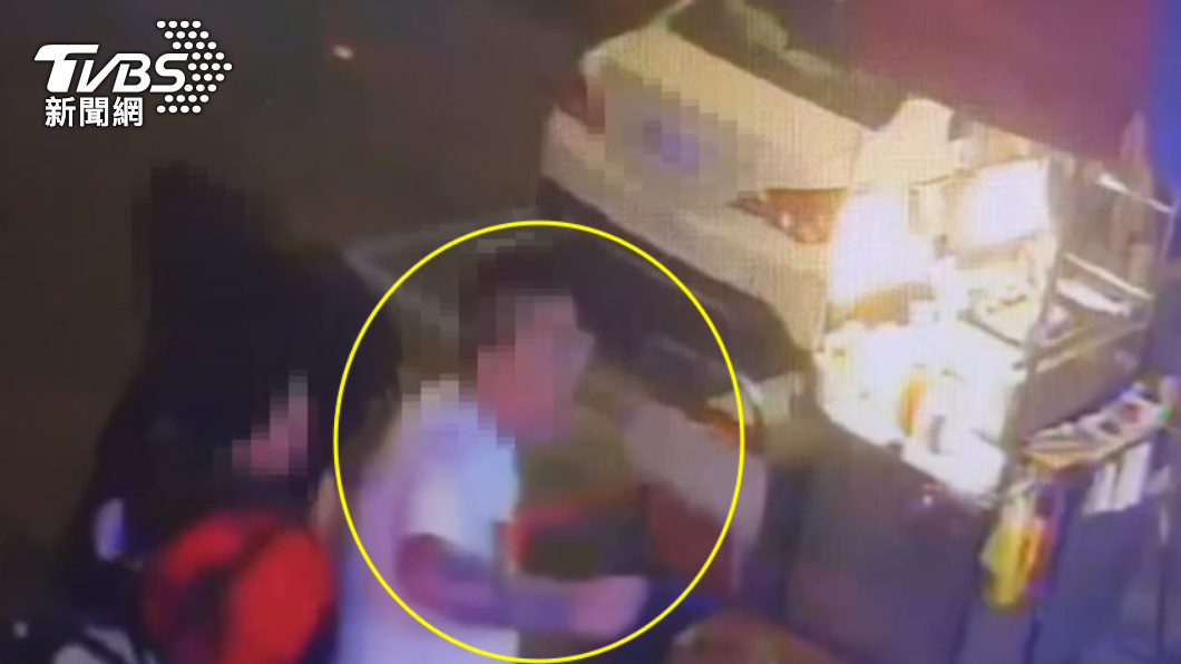 快訊/「姜牧師」在台遇刺畫面曝!疑酒醉口角 刺青男砍了就跑