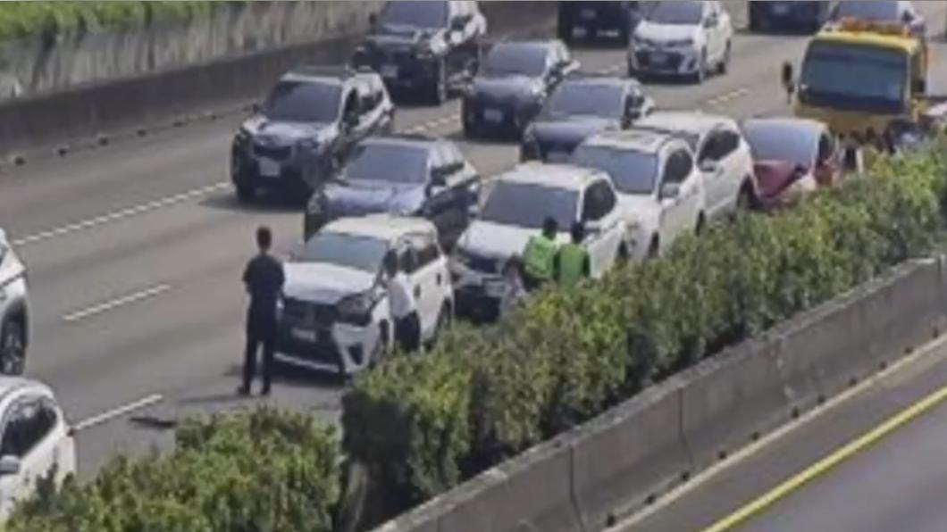 快訊／國1新竹段車禍！6車如貪吃蛇連環追撞　車流堵2公里