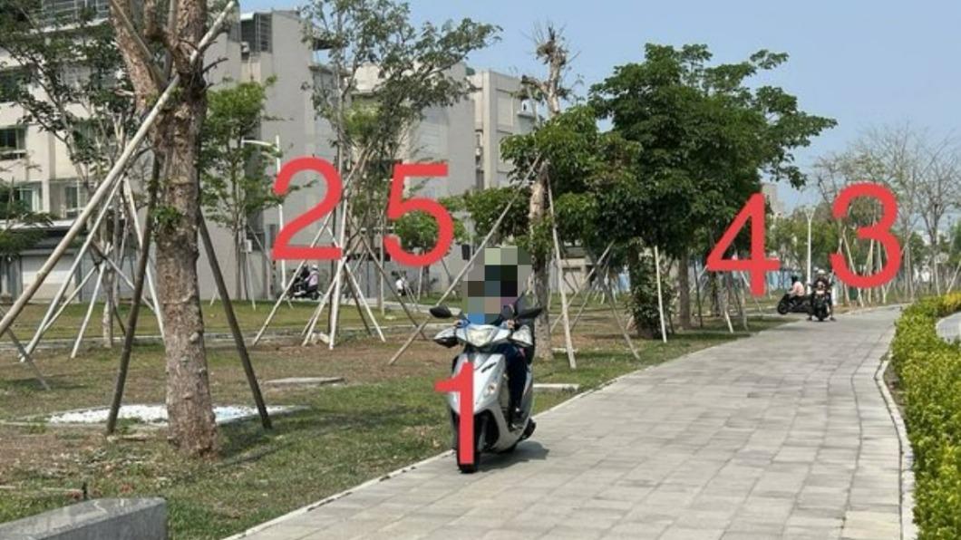 推嬰兒車被迫讓道!高雄綠園道機車亂竄 居民怒:乾脆鋪柏油路
