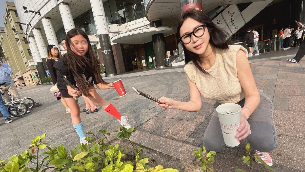 曾嫁入豪門！女星西門町街頭帶女兒撿垃圾被拍　近況曝光