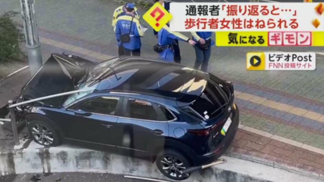 日女大生新手駕駛「整車開上人行道撞電桿」 5旬婦頭部出血重傷