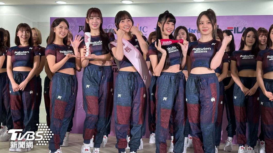 樂天女孩新賽季分為紅、白兩隊。(圖/張良瑜攝)