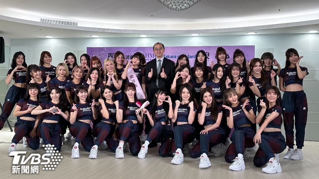 樂天女孩今天舉行春訓記者會,34名成員集結。(圖/張良瑜攝)