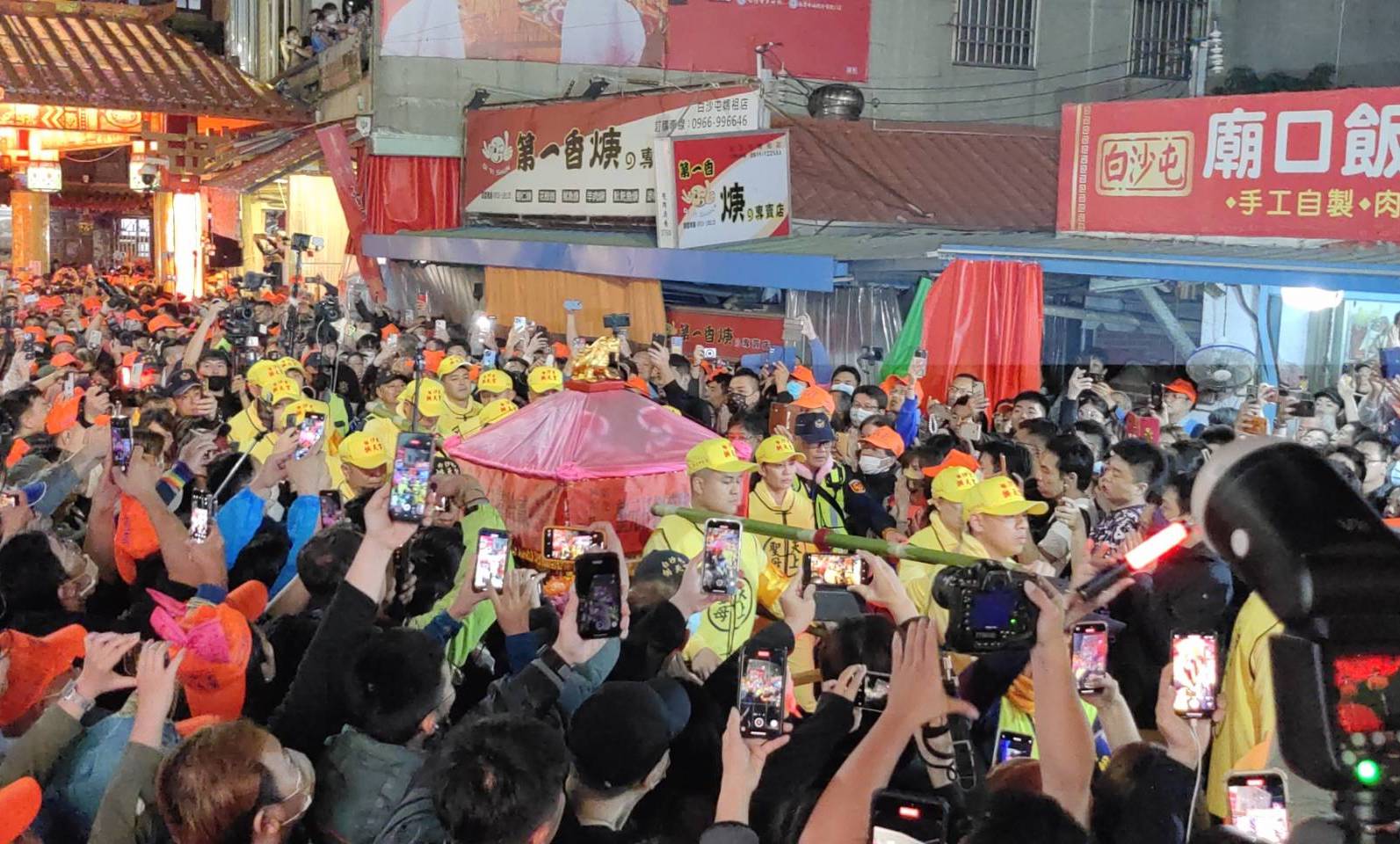 白沙屯媽祖進香啟程　萬眾嗨喊「進喔」與神同行