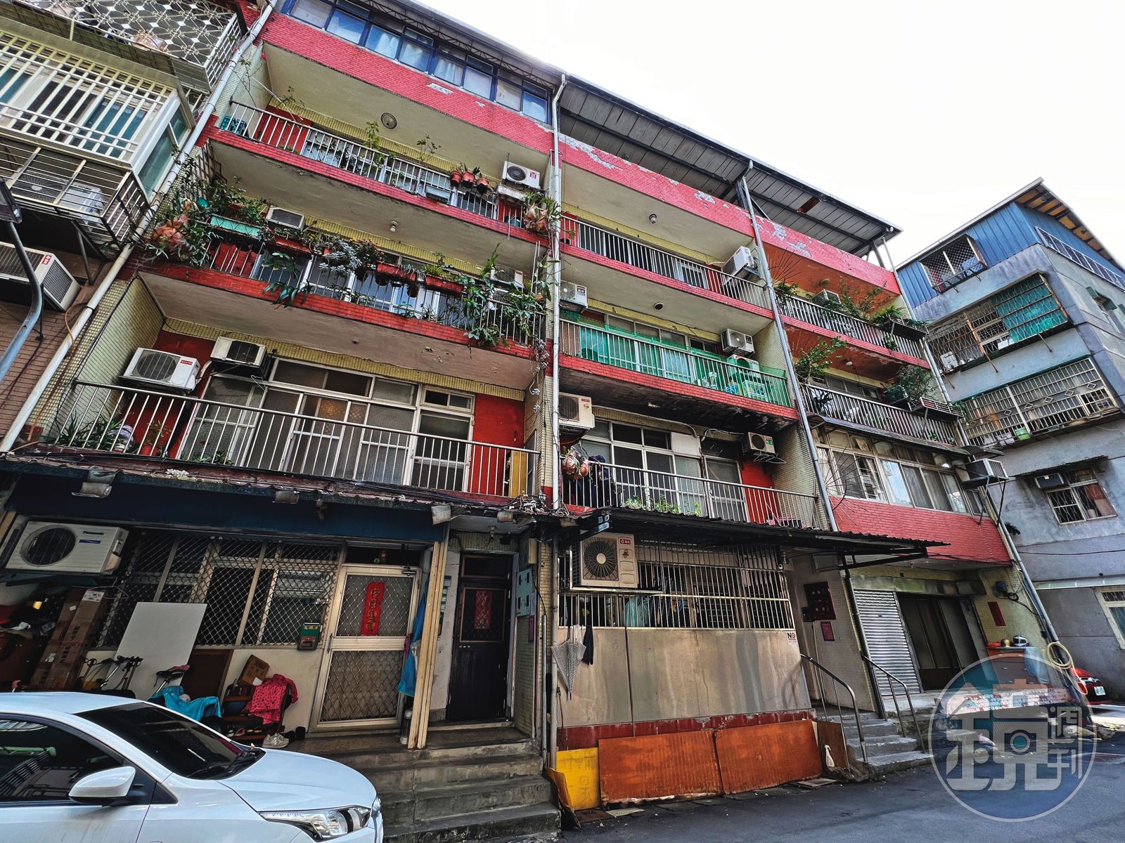 劉姓保母家族擁有3棟房子（圖），姊妹原本負責照顧5個兒童，虐死剴剴後已被終止照護。（圖／鏡週刊）