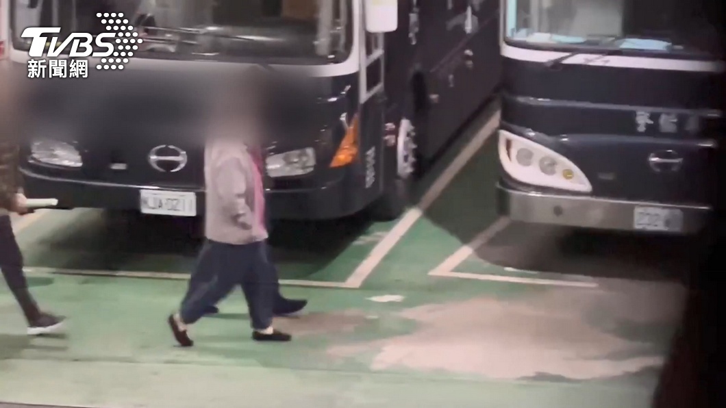 剴剴虐死案引發眾怒,民眾湧入平台連署虐童者唯一死刑。(圖/TVBS)