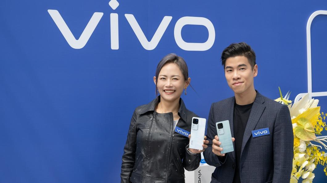 vivo 台灣總經理陳怡婷表示:V30系列延續vivo與蔡司的深度合作,首次將蔡司光學鏡頭搭載在vivo V系列中。(圖/業者提供)