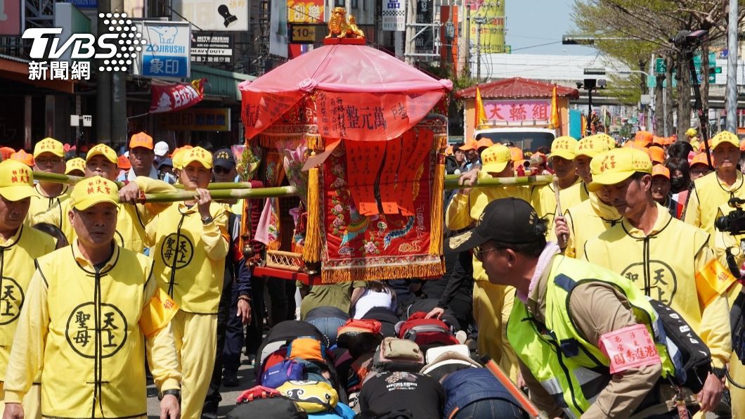 白沙屯媽祖「粉紅超跑」由來? 命理師揭密:象徵媽祖慈悲心