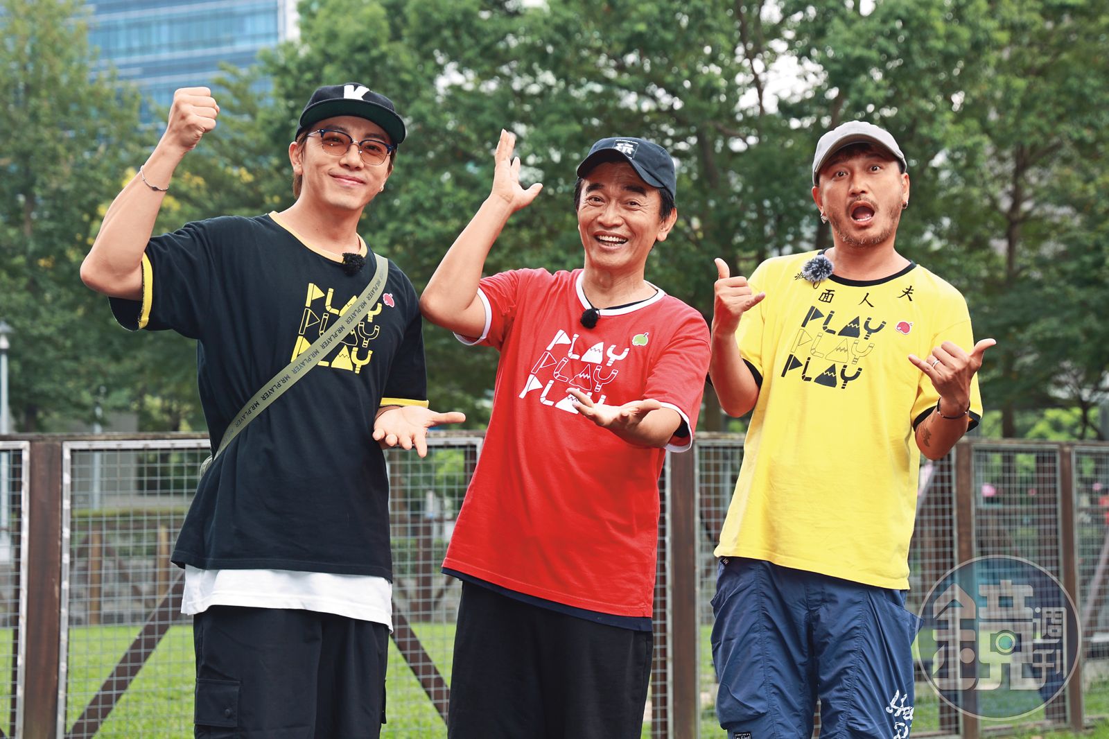 KID（右起）和吳宗憲、坤達主持的《綜藝玩很大》，幾乎年年入圍金鐘獎。（圖／鏡週刊）