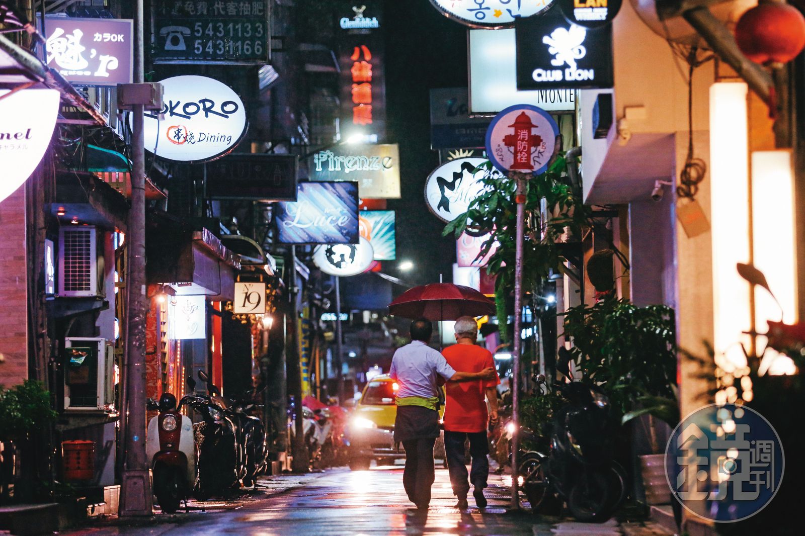 台北市林森北路酒店林立,常是廠商行賄公務員之處。(圖/鏡週刊)