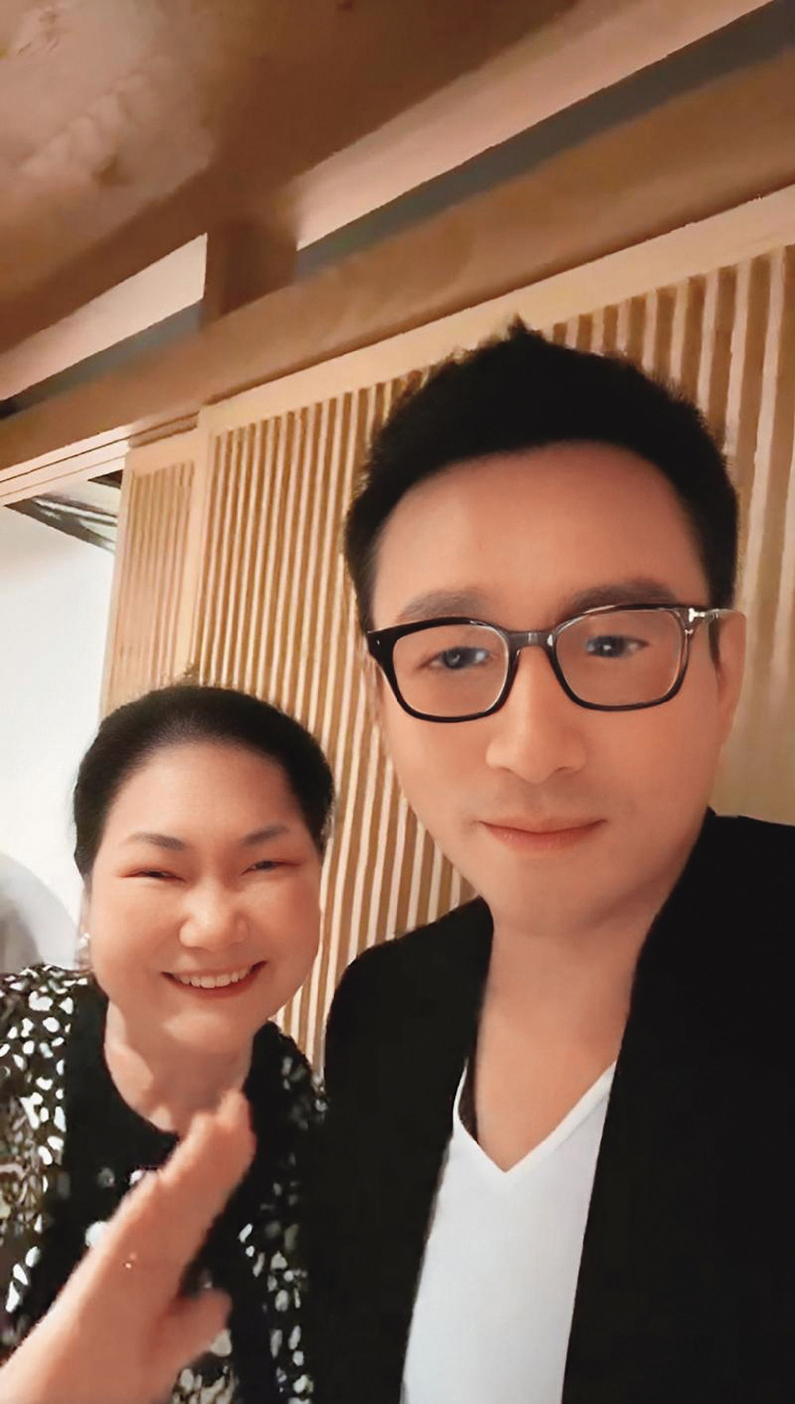 汪小菲（右）至今仍不願撤換S媽（左）在S Hotel的保證人身分。（圖／翻攝自S媽臉書）
