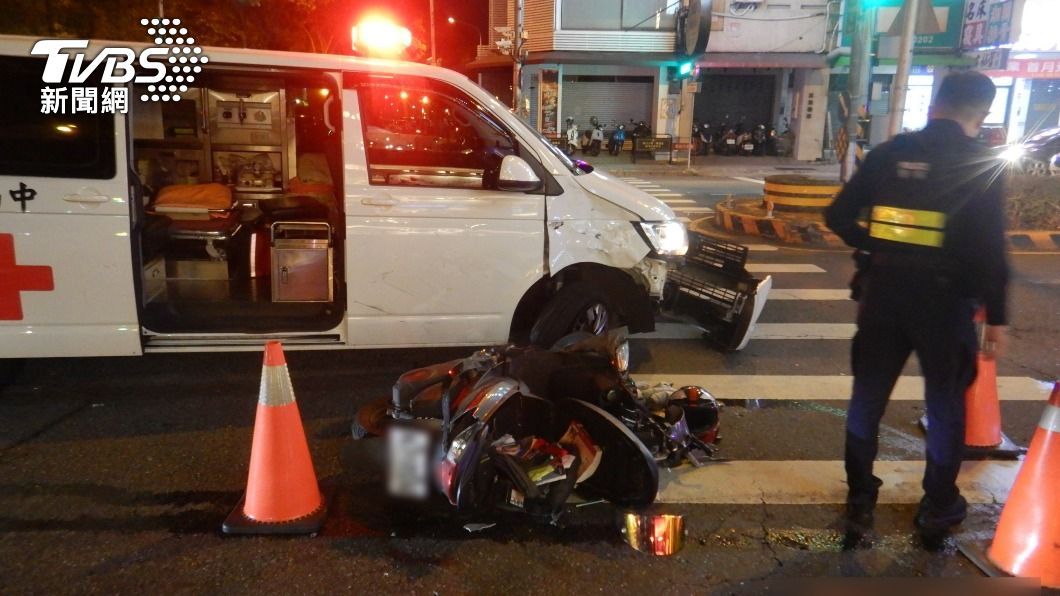 沒禮讓？台中救護車鳴笛碰撞酒駕機車　騎士「頭部重創」亡