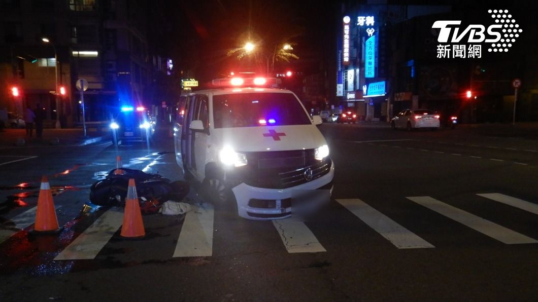 騎士頭部重創亡。(圖/TVBS)