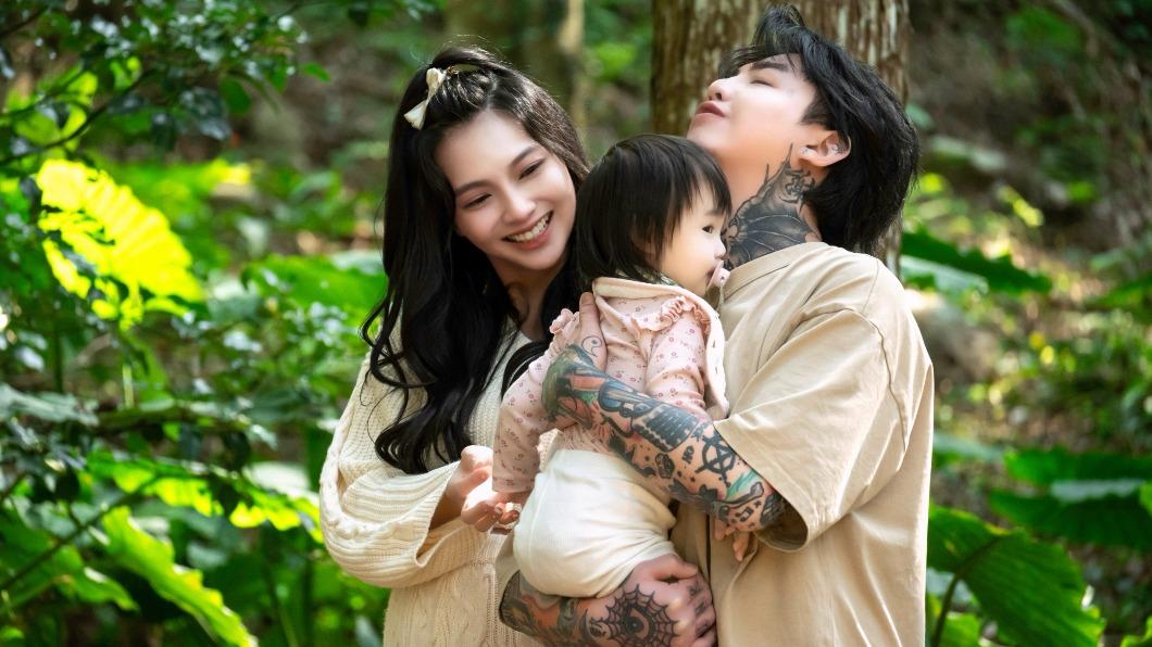 地表最強孕婦!謝和弦愛妻挺9月孕肚熱舞 突壓迫不適狀況曝