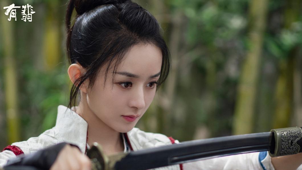 趙麗穎透露拍《有翡》經常都在爆汗揮刀。(圖/八大提供)