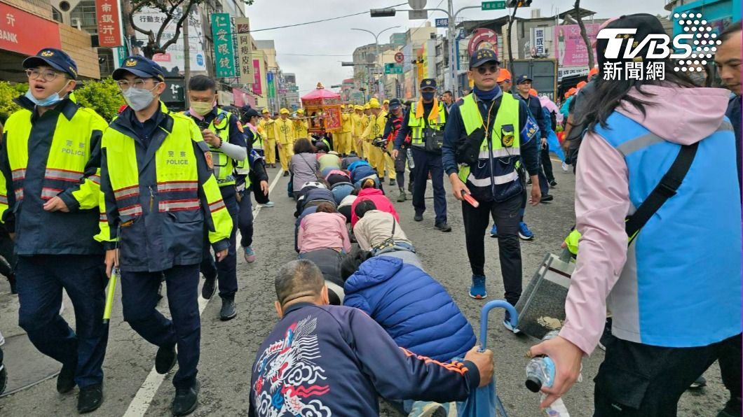 追媽祖追到機車不見!糊塗婦苦找3小時 警做1事她紅了眼眶