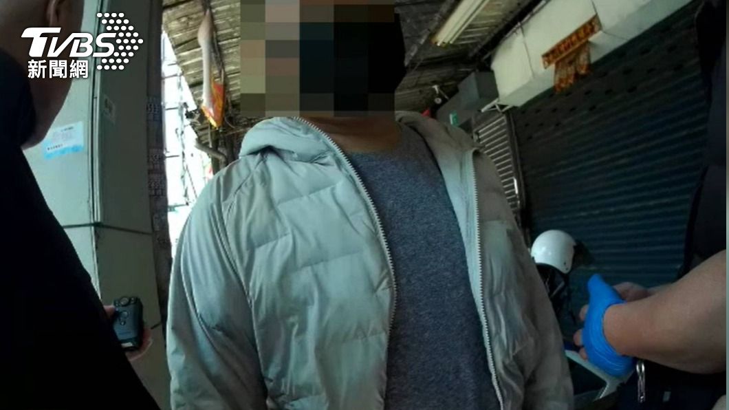 警方聯合被詐婦人將車手與監控一舉捕獲。（圖／TVBS）