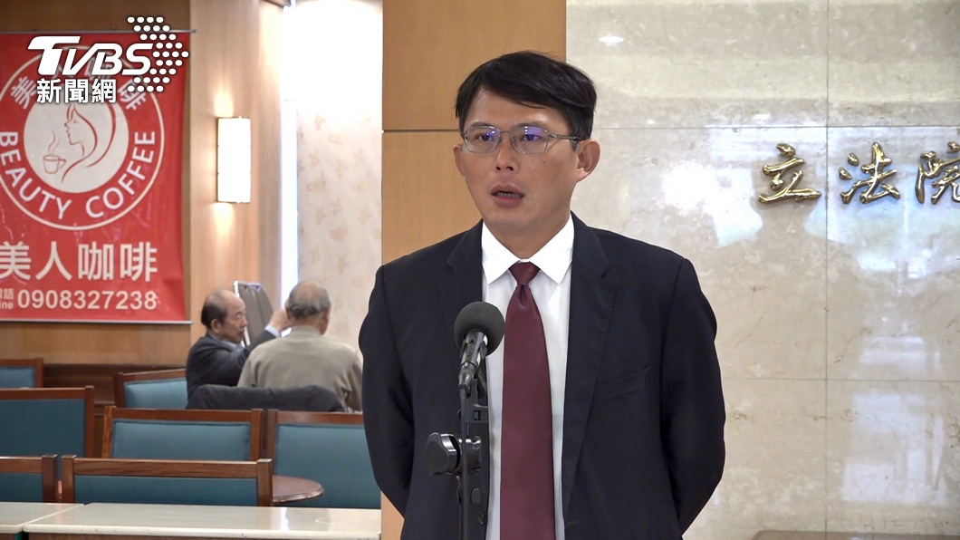 綠酸在議場不投票當薪水小偷 黃國昌:人不在的柯建銘算什麼