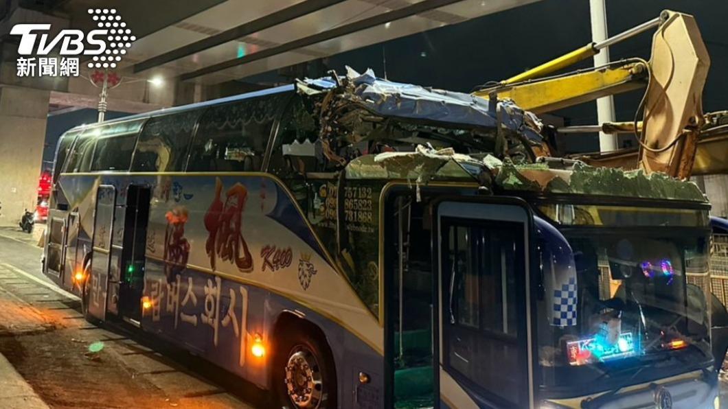 高雄仁武遊覽車車禍 陳其邁:駕駛不該犯此錯誤