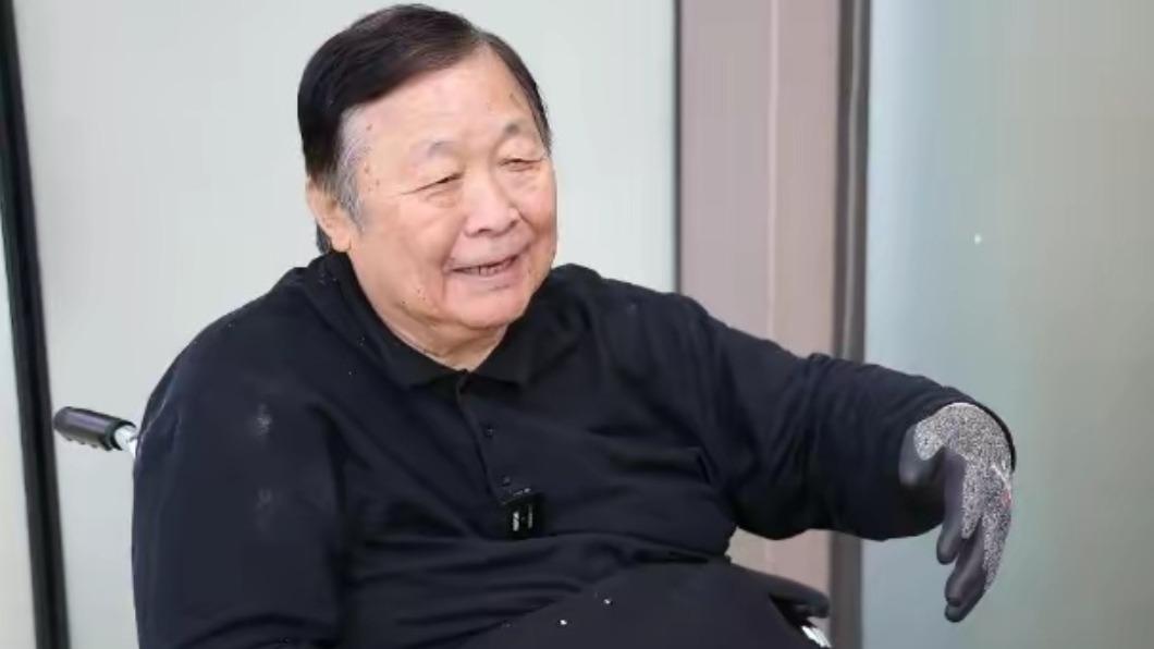 76歲老戲骨驚爆「送醫救治」!港飯店獨居突跌倒 站不起身急求助