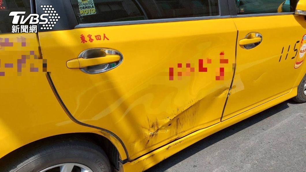 計程車車身凹陷。（圖／TVBS）
