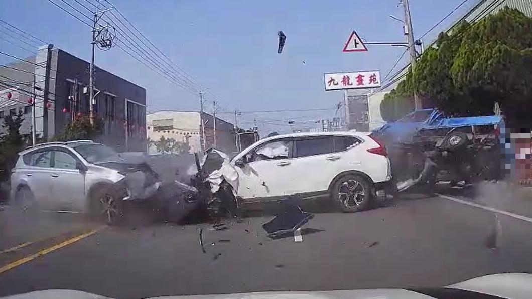 對向衝來休旅車!彰化埔心4車撞成團 2駕駛命危轉院治療