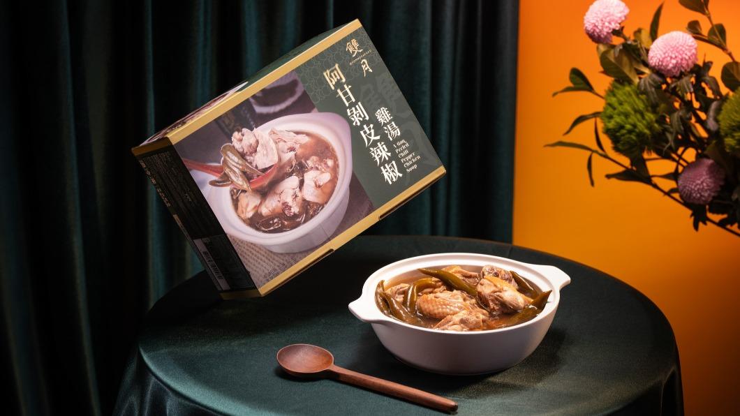 雙月食品社「阿甘剝皮辣椒雞湯」在好市多上架販售。(圖/翻攝自雙月食品社臉書)