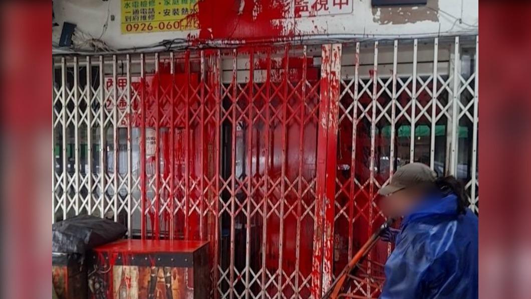 不單純?派出所旁小吃店遭潑漆 2嫌落網稱消費口角