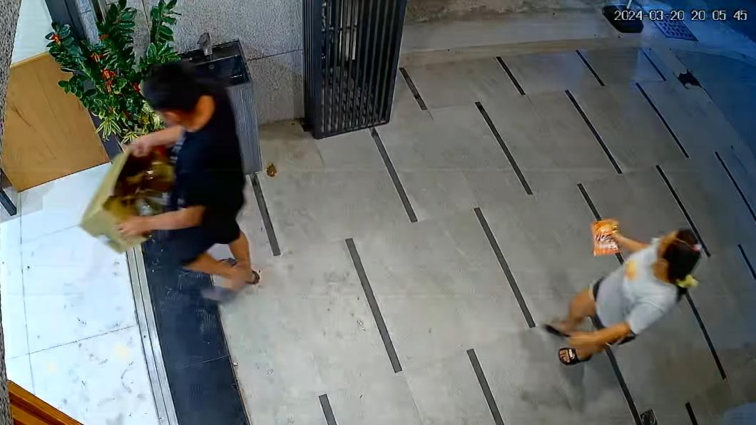 台南洗衣店「被卸貨」整箱垃圾!監控直擊缺德男女 店家氣炸籲自首