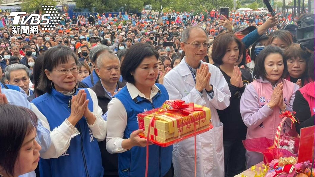 「粉紅超跑」首度停駕雲林縣府 張麗善哽咽祈求:讓縣民脫貧