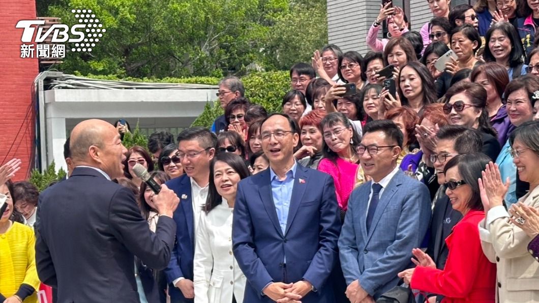 全國22縣市婦女團體領袖今參訪立法院。（圖／陳昫蓁攝）