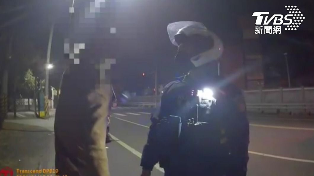 朱男見員警示意攔停，隨即拒絕接受稽查而加速逃逸。（圖／TVBS）