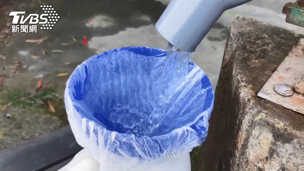 山泉水一般來說是不能喝的,因為不知道上游環境如何恐遭污染。(圖/TVBS)